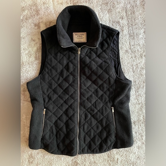 ABERCROMBIE & FITCH Quilted Vest - Picture 4 of 11